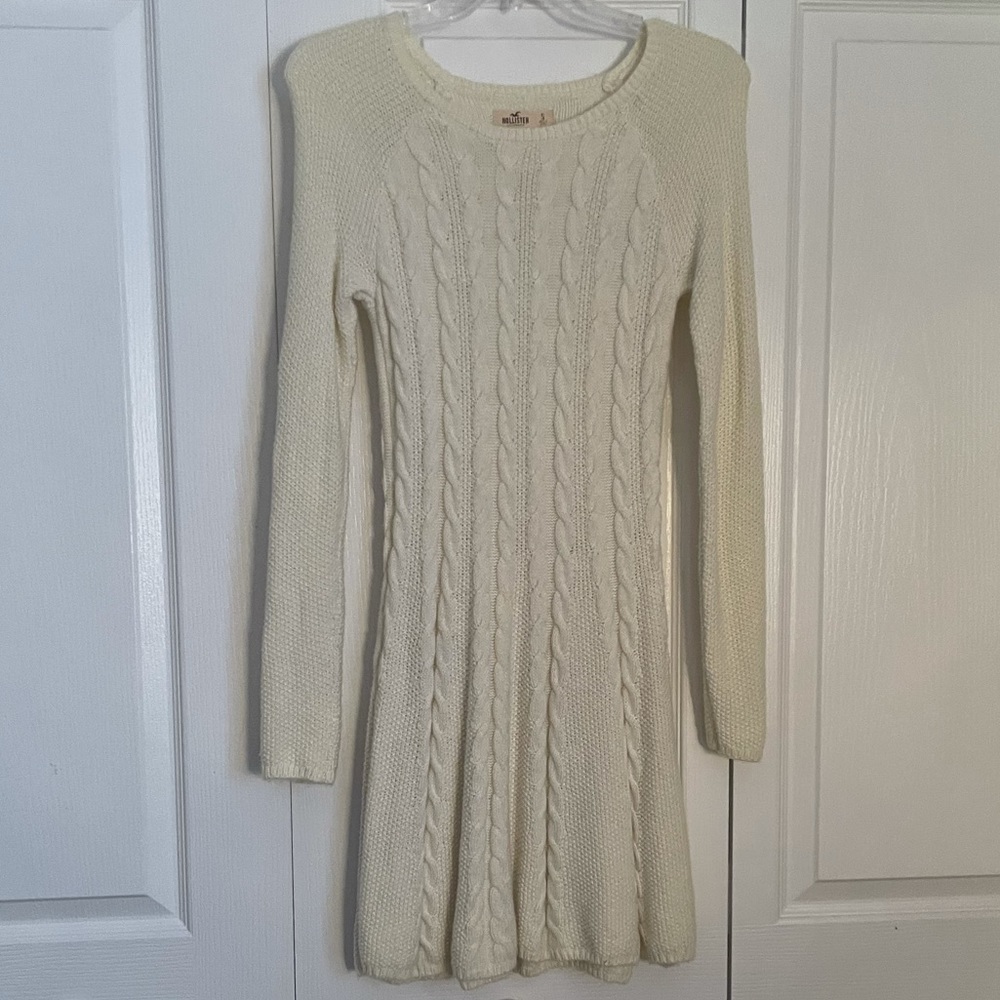 Hollister long-sleeved cream sweater dress
